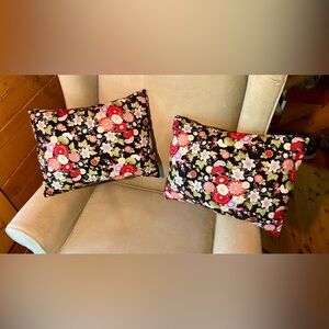 🔥Handcrafted Floral Decorative Throw Pillows - Set of 2🔥